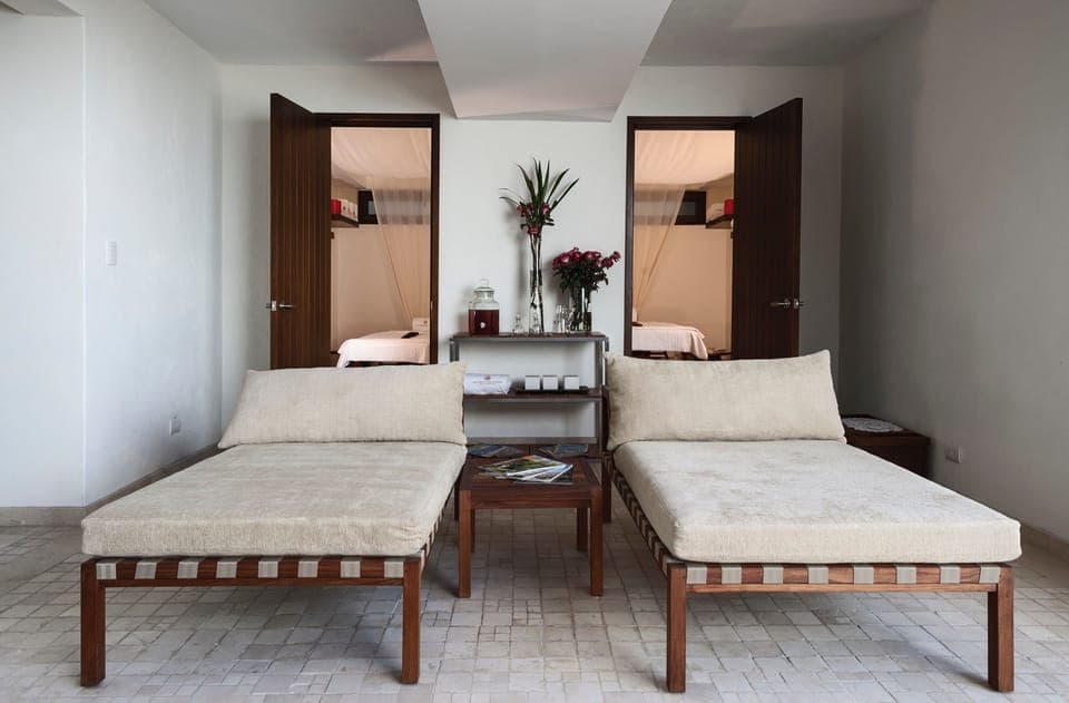 Couples treatment rooms, sauna, hot tub, steam room, body treatments