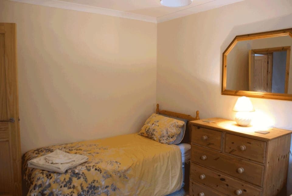 House | 3 bedrooms, iron/ironing board, free WiFi, bed sheets