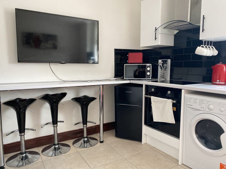 Apartment | Private kitchen | Fridge, microwave, oven, stovetop