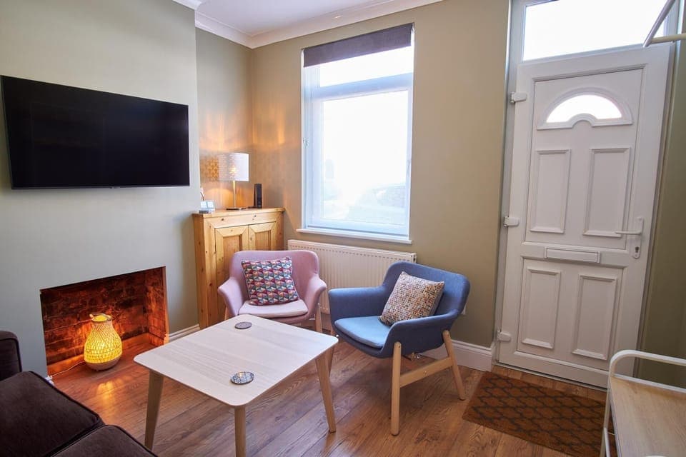 House (2 Bedrooms) | Living room