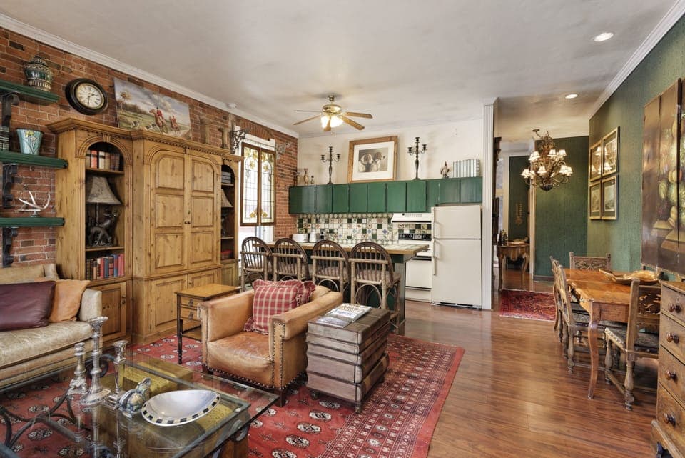 Deluxe Studio Suite, 1 King Bed | Private kitchen | Full-size fridge, microwave, oven, stovetop
