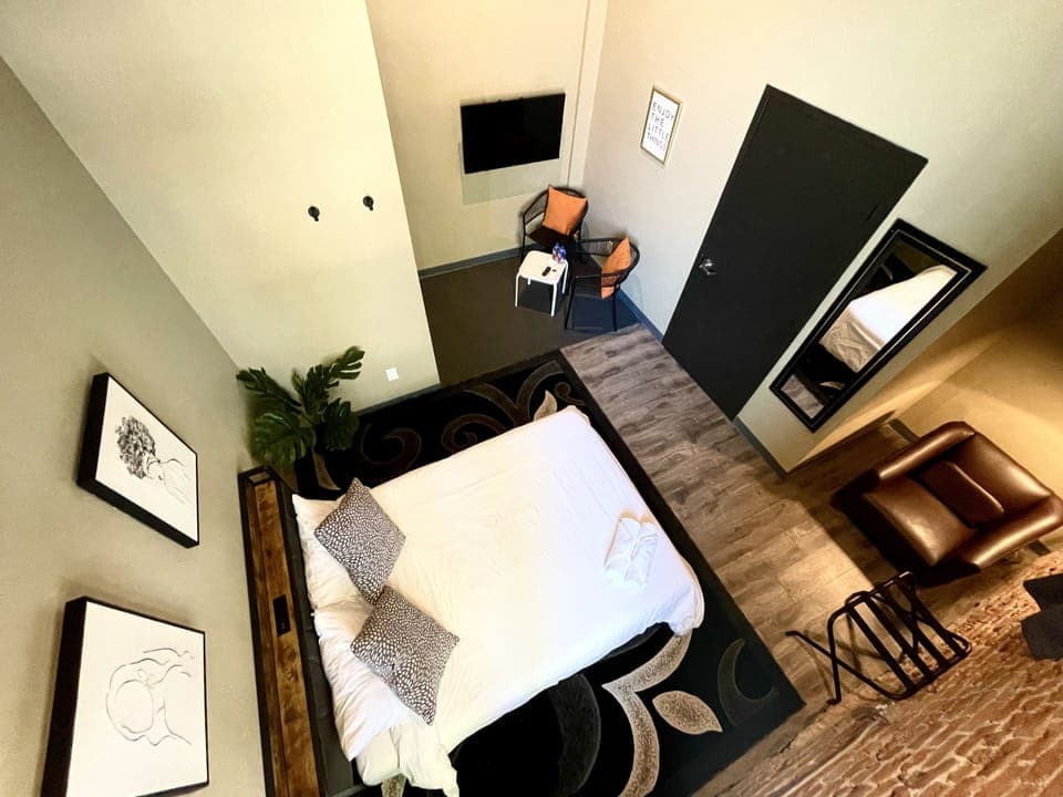 Premium Suite | Free WiFi, bed sheets