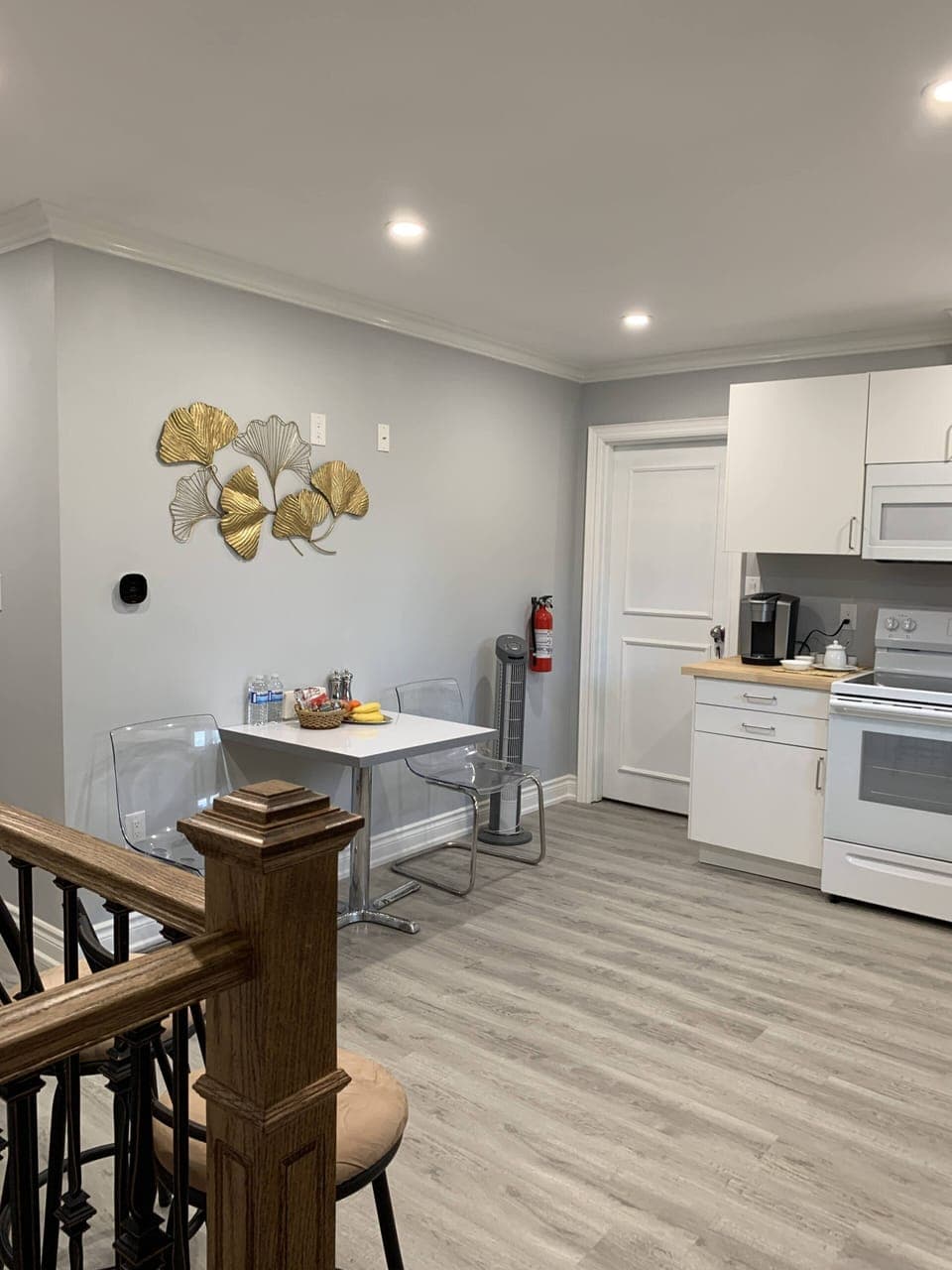 Comfort House, 2 Bedrooms | Private kitchen | Full-size fridge, microwave, oven, stovetop