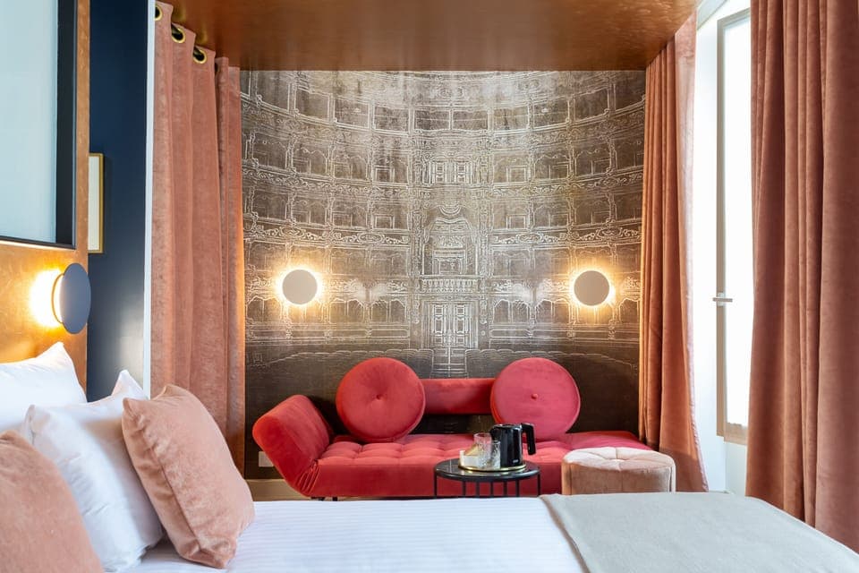 Deluxe Double or Twin Room | In-room safe, desk, blackout drapes, soundproofing