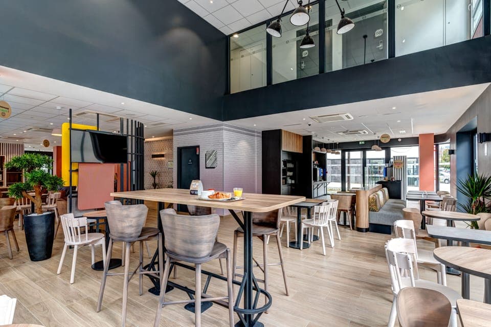 Daily buffet breakfast for a fee