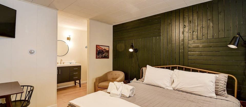 Free WiFi, bed sheets