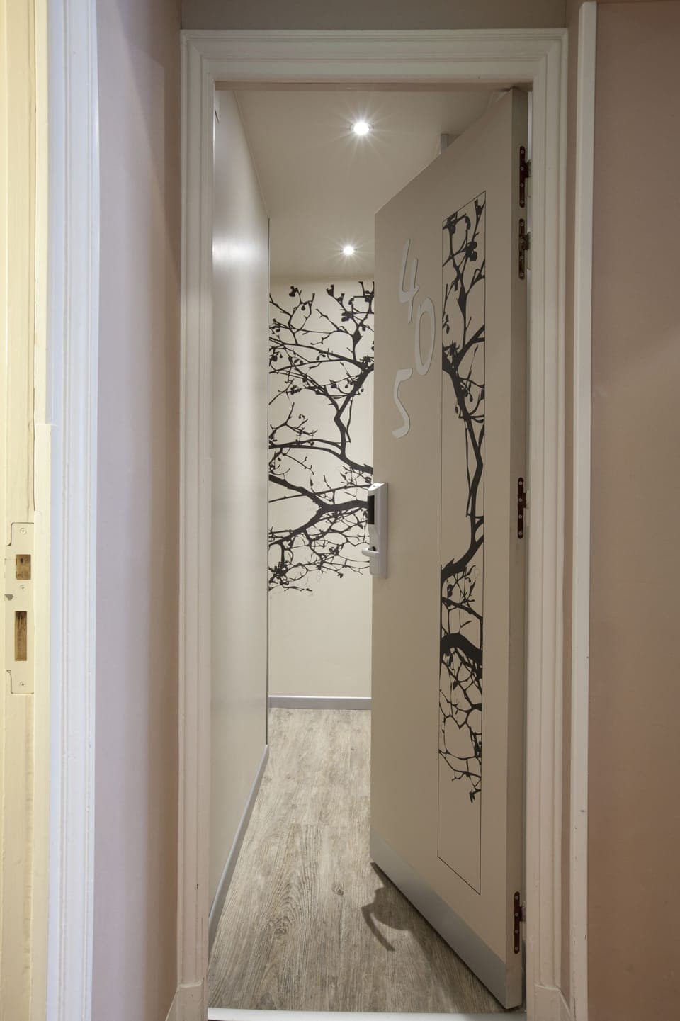 Standard Single Room | Minibar, in-room safe, desk, blackout drapes