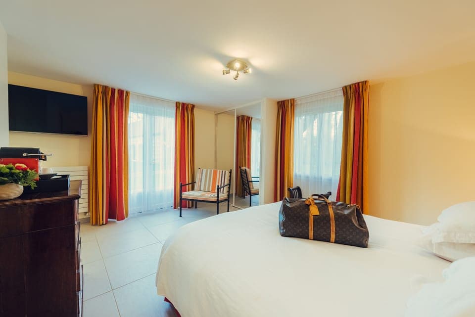 Egyptian cotton sheets, premium bedding, down comforters, pillowtop beds