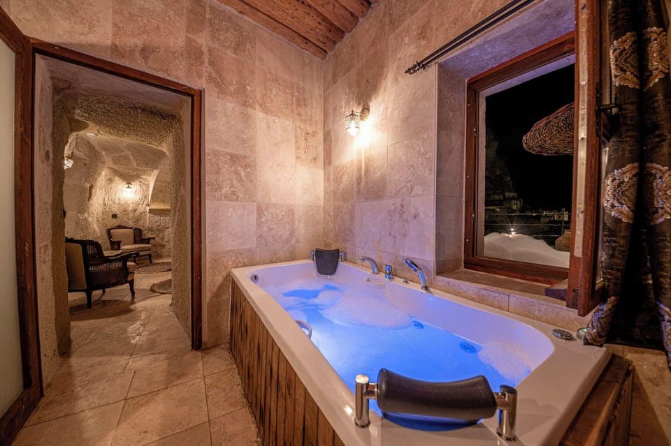Signature Suite | Jetted tub