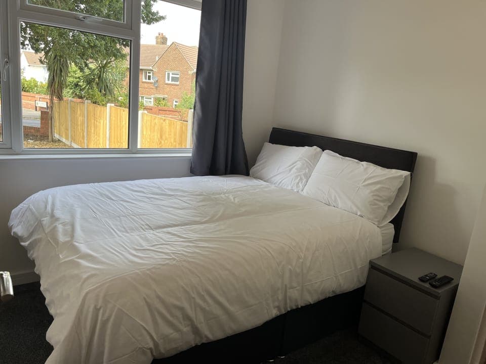 House | 6 bedrooms, iron/ironing board, free WiFi, bed sheets