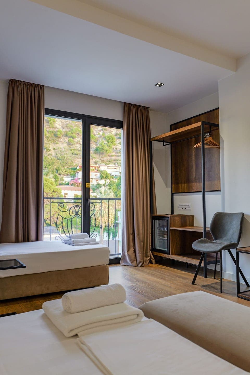 Economy Twin Room | Free WiFi, bed sheets