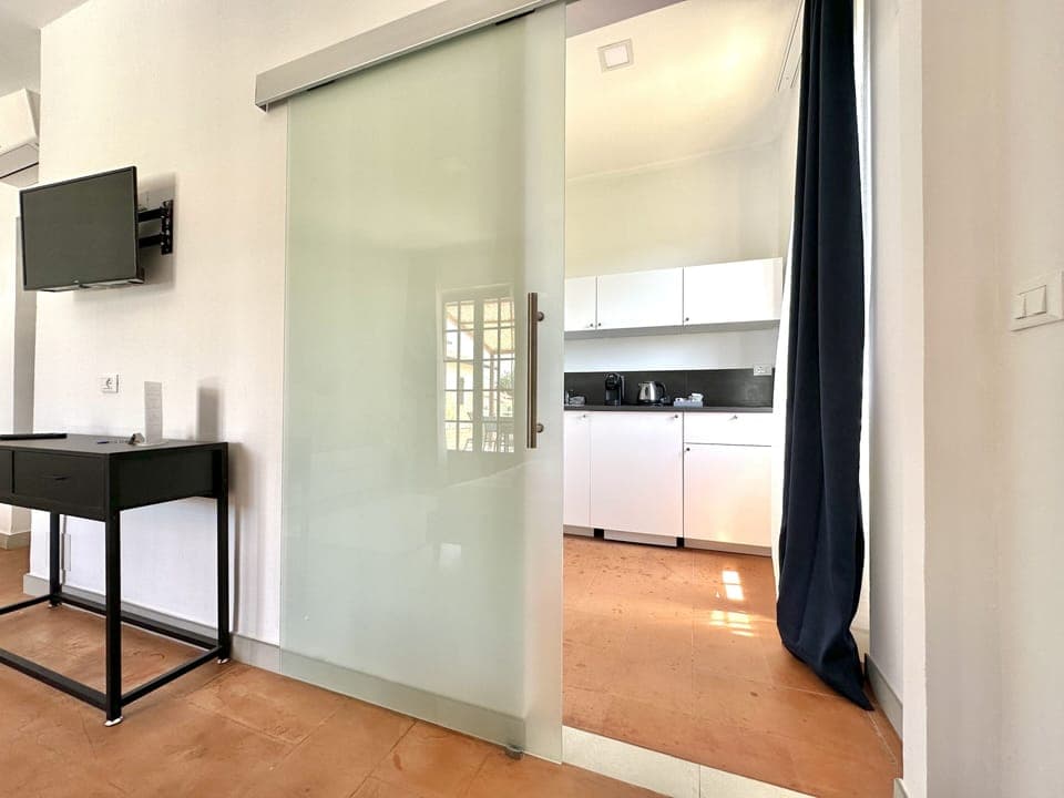 Executive Suite | 1 bedroom, blackout drapes, soundproofing, free WiFi