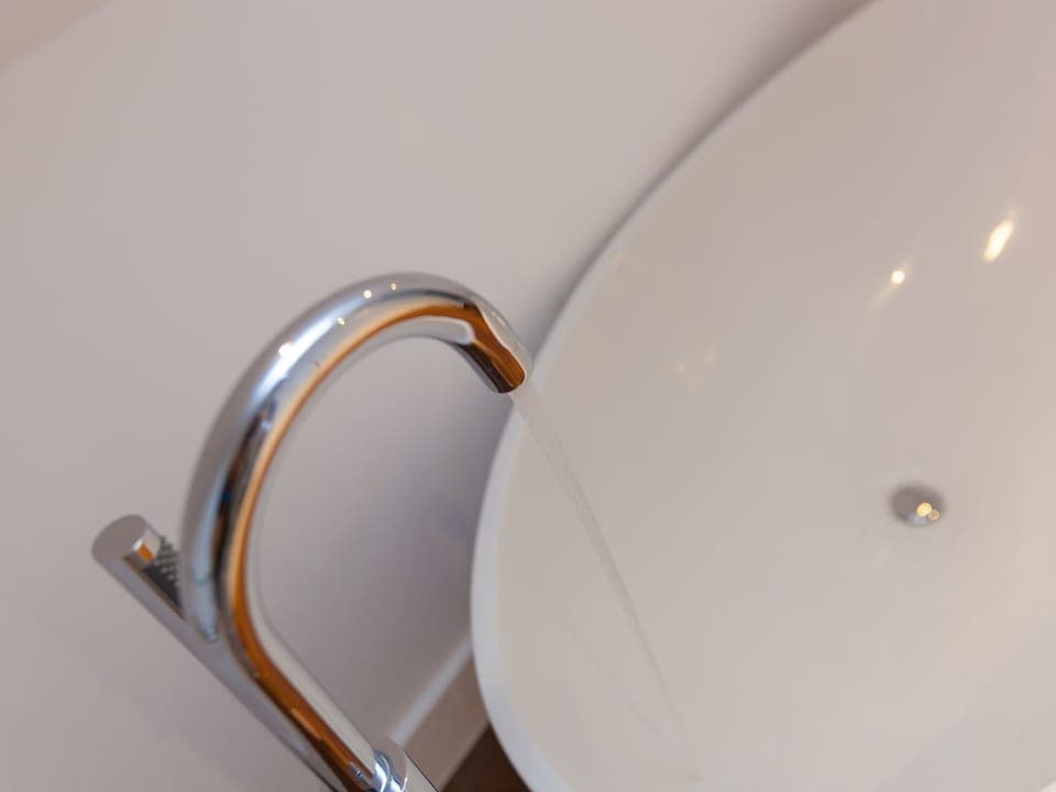 Cottage | Bathroom | Shower, hair dryer