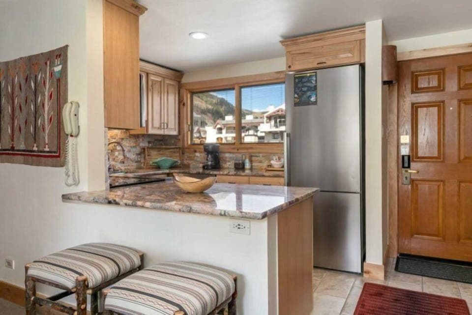 Condo (3 Bedroom in Lionshead Village at The) | Private kitchen