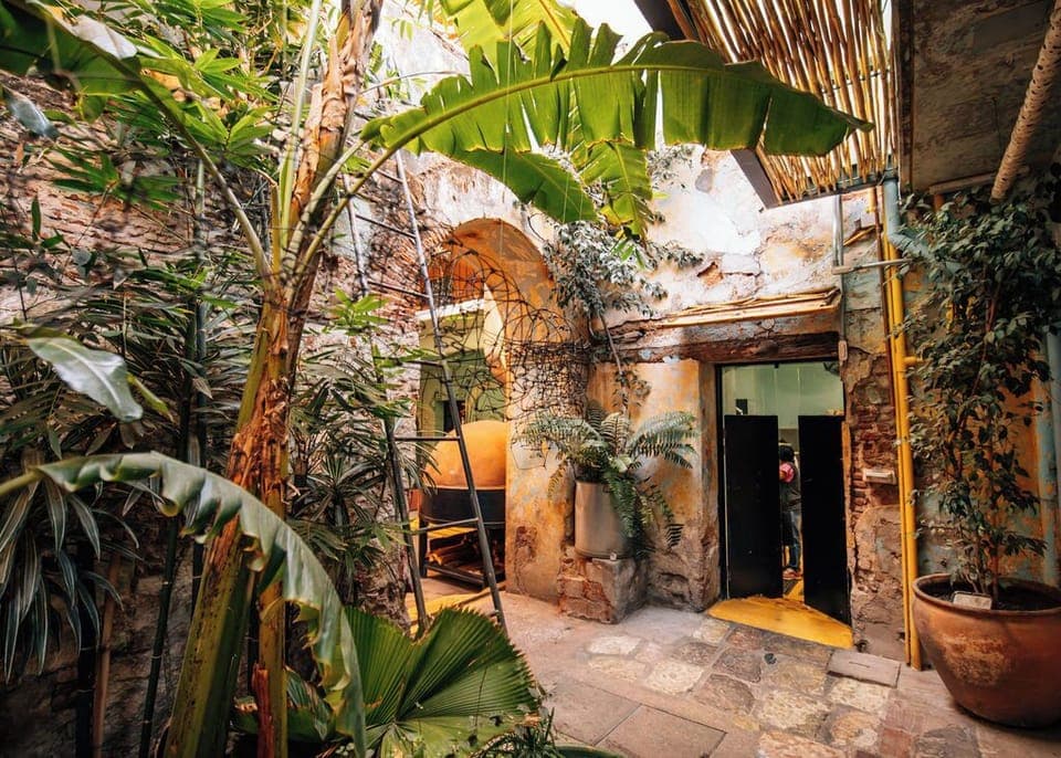 Breakfast, lunch and dinner served