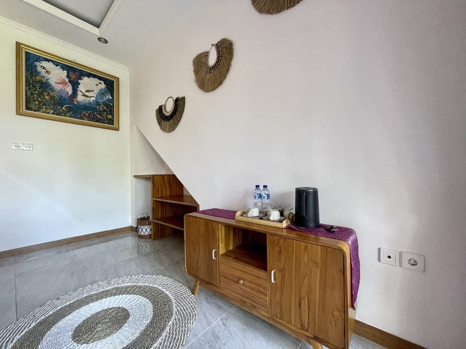 Desk, free WiFi, bed sheets