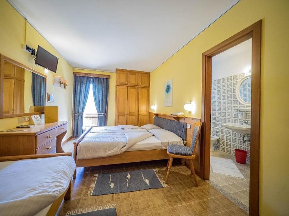 Desk, cribs/infant beds, free WiFi, bed sheets