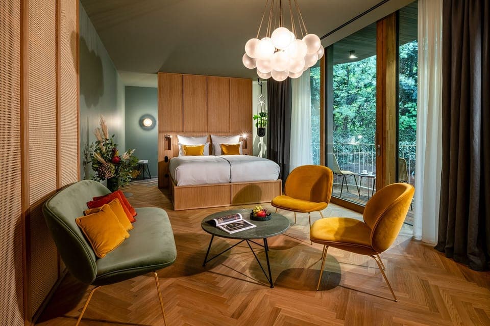 Suite (Suite Etoile - Gaestehaus) | Living area | TV