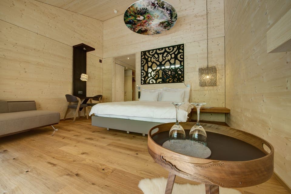 Exclusive Double Room | Hypo-allergenic bedding, in-room safe, desk, laptop workspace