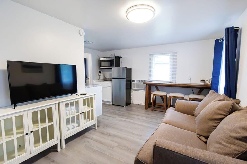 Traditional Suite | Living area