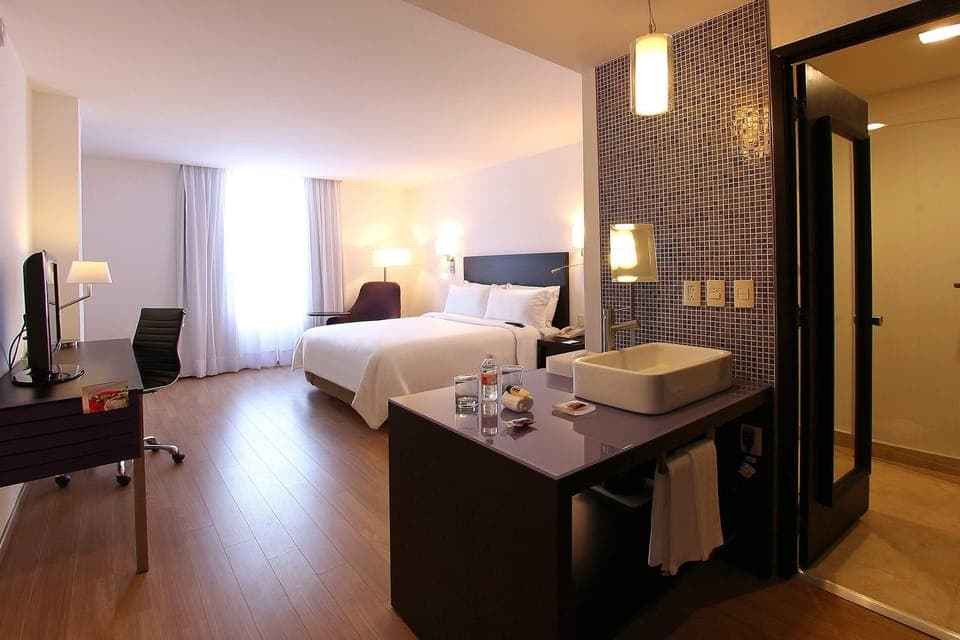 Superior Room King | In-room safe, desk, iron/ironing board, free cribs/infant beds