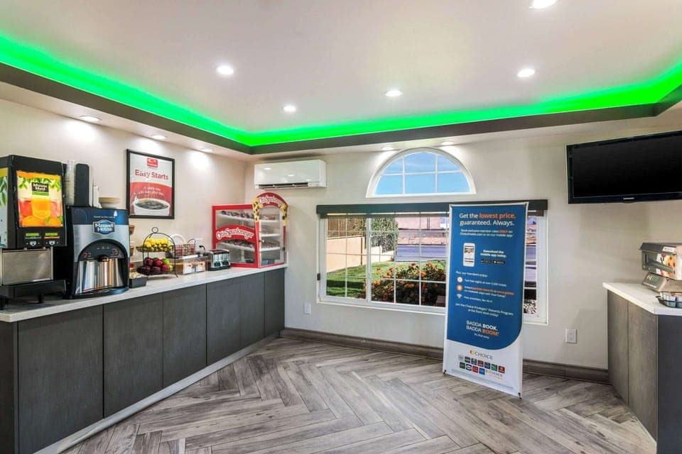 Free daily continental breakfast