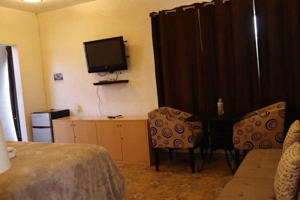 Traditional Suite, 1 King Bed | Iron/ironing board, free WiFi, bed sheets