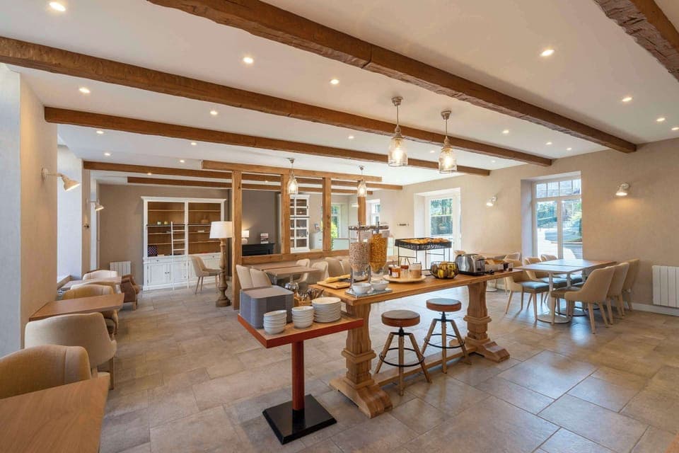 Daily buffet breakfast (EUR 14.90 per person)