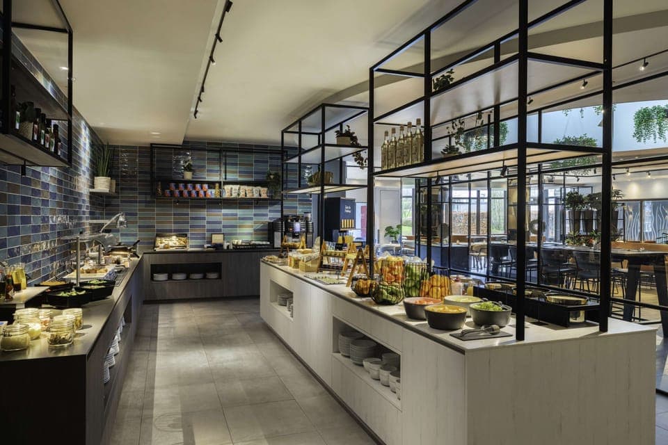 Daily buffet breakfast for a fee