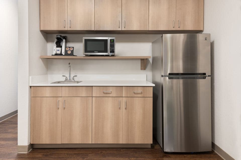 Executive Suite, 1 King Bed, Non Smoking | Private kitchenette | Fridge, microwave, coffee/tea maker