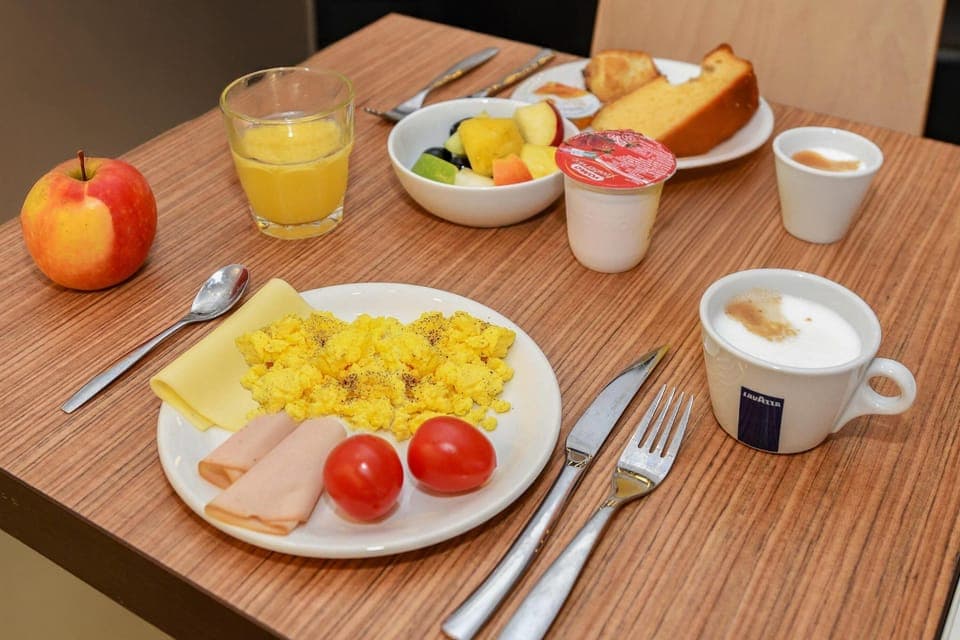 Daily buffet breakfast (EUR 7.90 per person)