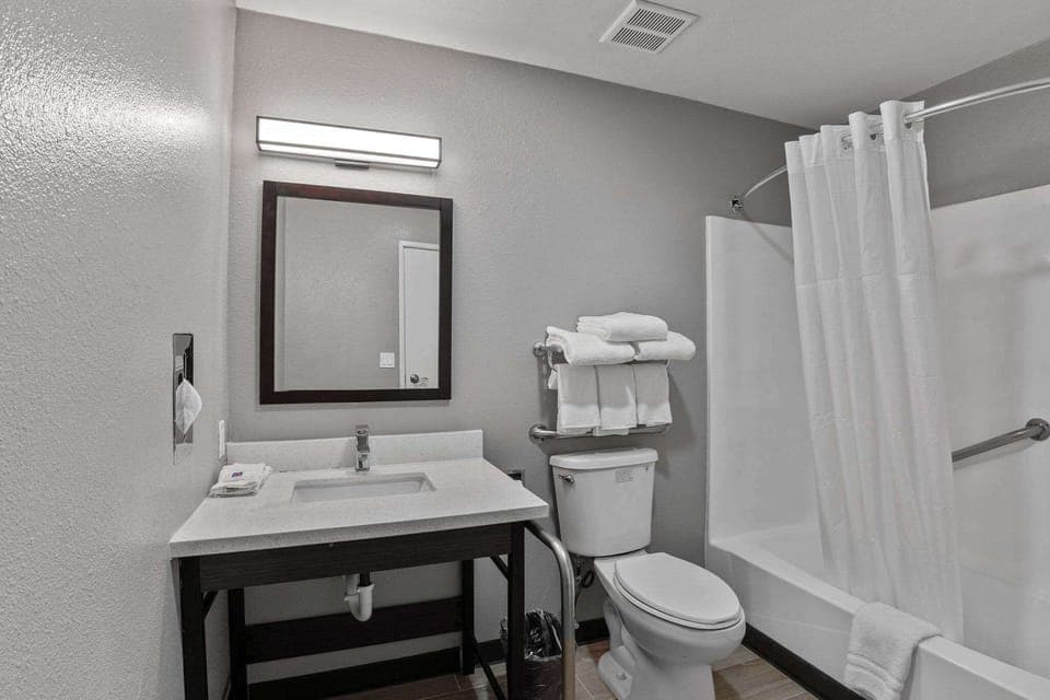 Desk, laptop workspace, free WiFi, bed sheets