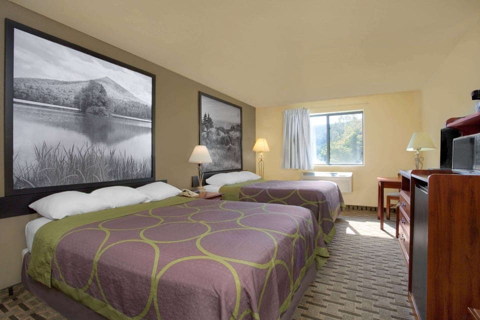 Standard Room, 2 Queen Beds | Desk, free cribs/infant beds, rollaway beds, free WiFi