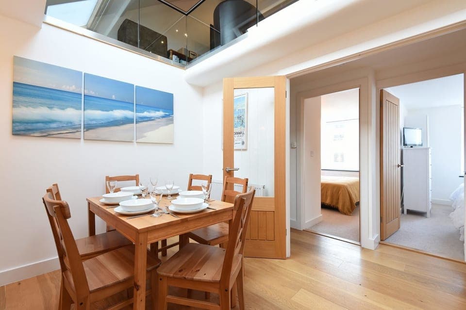 Fridge, dishwasher, cookware/dishes/utensils