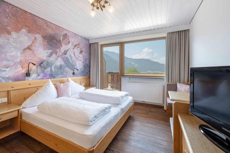 Double Room, Balcony, Mountain View (Kleine Salve 20 m²) | Hypo-allergenic bedding, in-room safe, cribs/infant beds, free WiFi