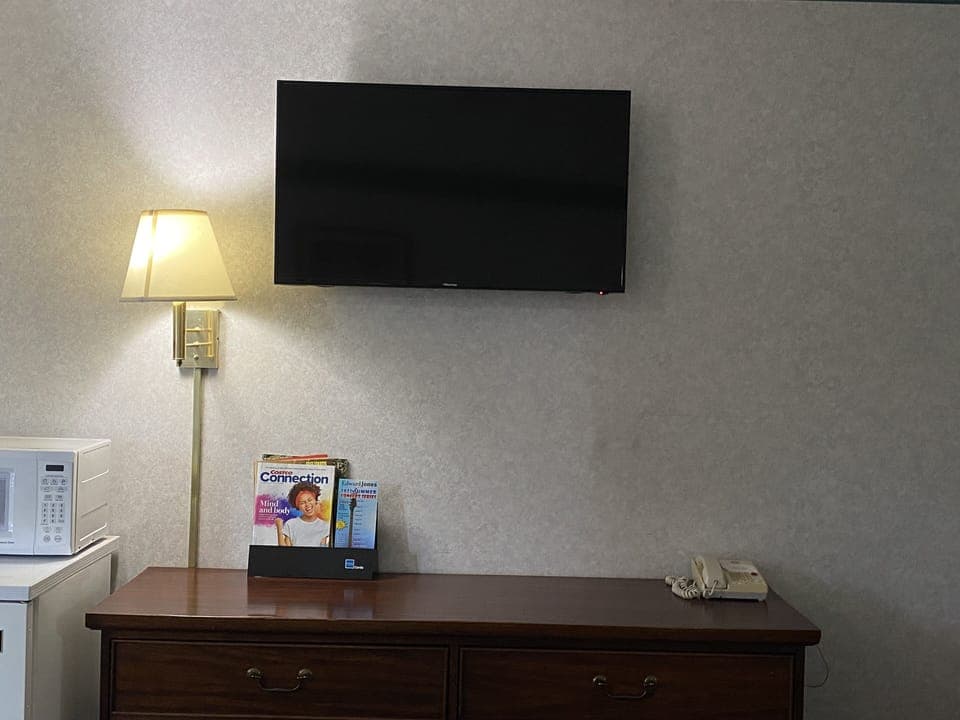 Standard Room, 1 King Bed | Desk, free WiFi, bed sheets