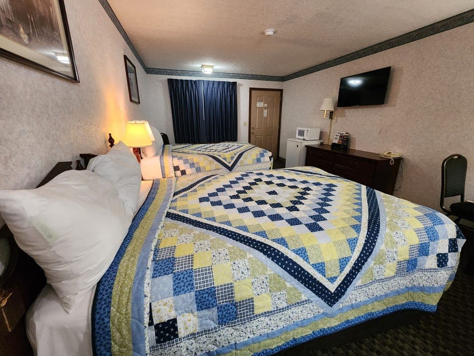 Standard Room, 2 Double Beds | Desk, free WiFi, bed sheets