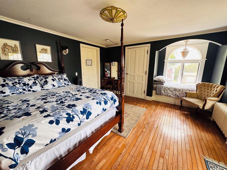 Classic Triple Room, Balcony | Individually decorated, individually furnished, free WiFi, bed sheets