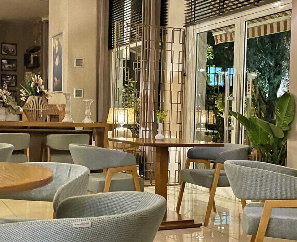 Lunch and dinner served, Greek cuisine