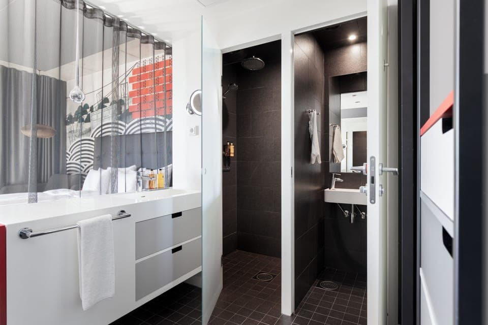 Shower, free toiletries, hair dryer, towels