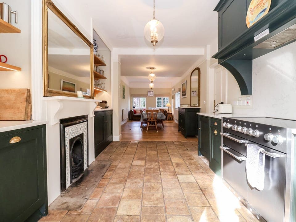 Fridge, cookware/dishes/utensils