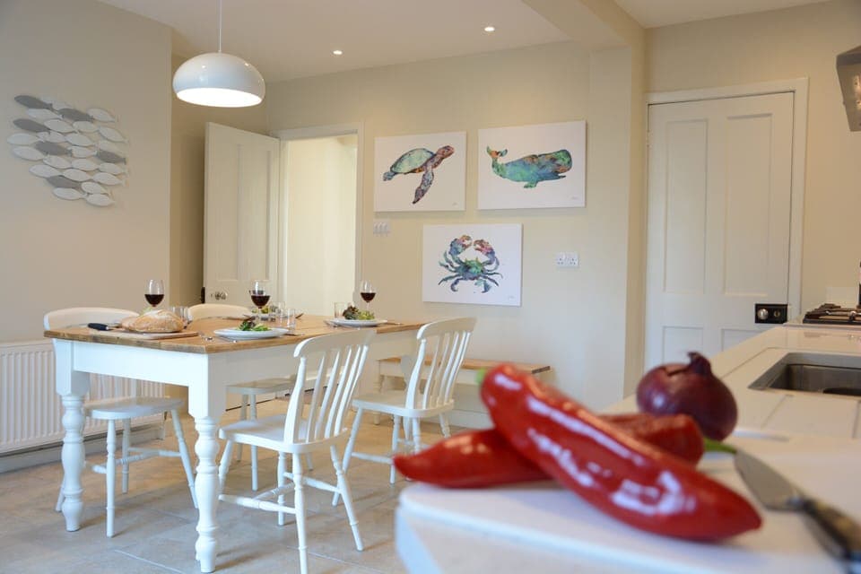 Fridge, dishwasher, cookware/dishes/utensils