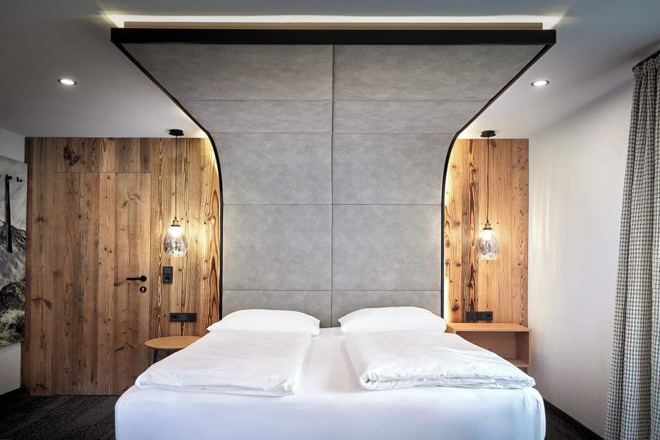 Family Room | Egyptian cotton sheets, premium bedding, in-room safe