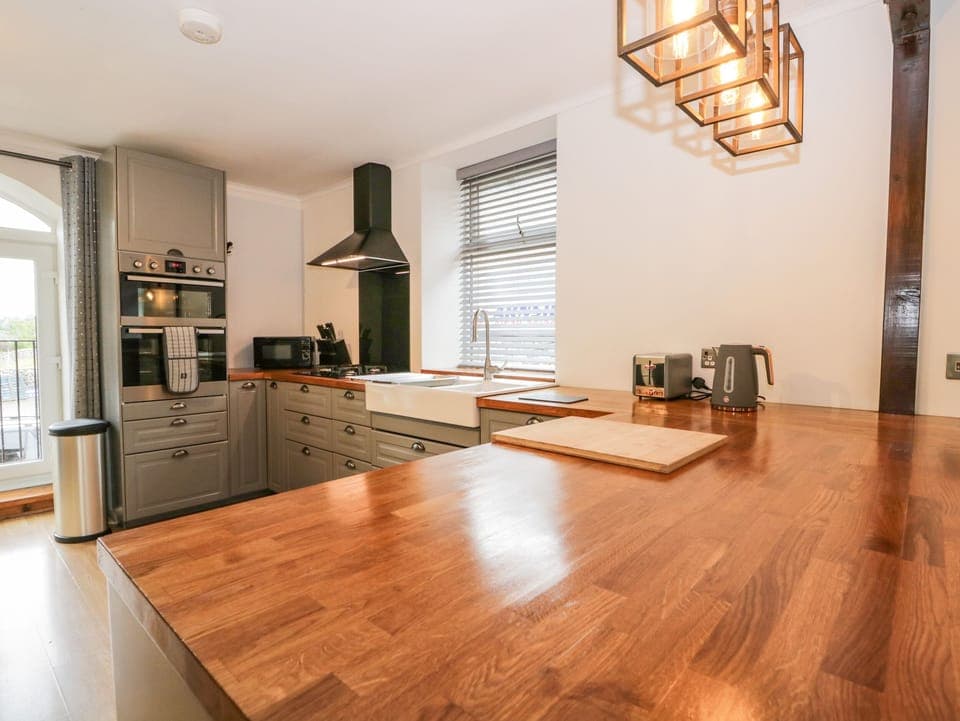 Cottage | Private kitchen | Fridge, dishwasher, electric kettle, toaster