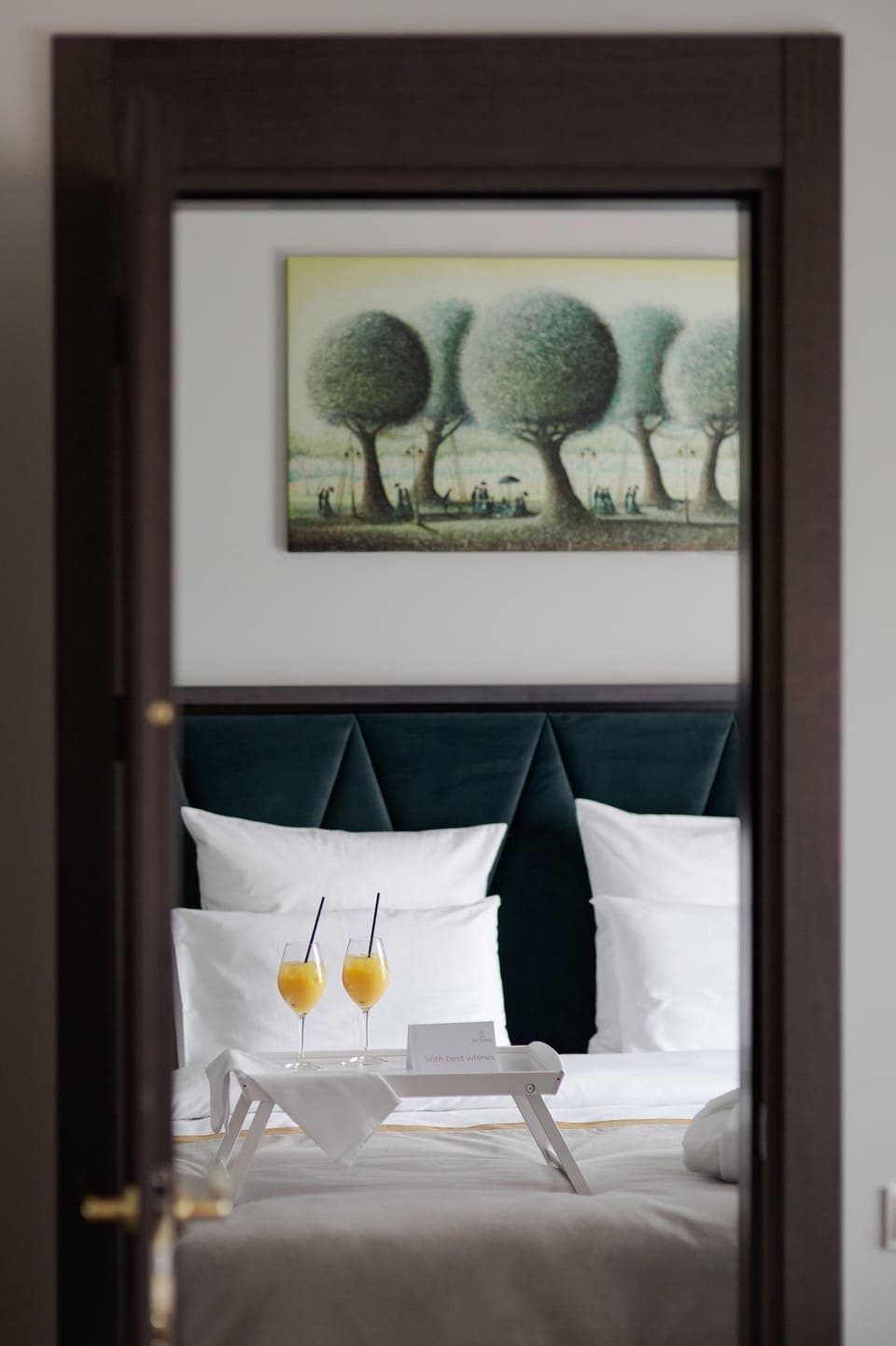 Executive Room | Hypo-allergenic bedding, minibar, in-room safe, desk