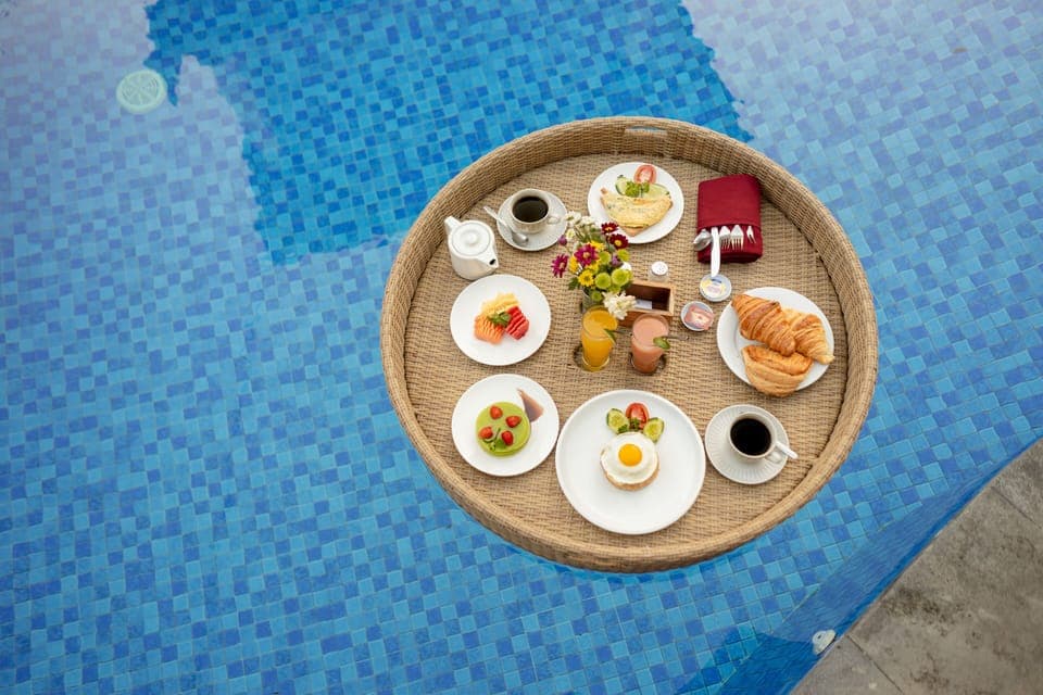Daily full breakfast (IDR 50000 per person)