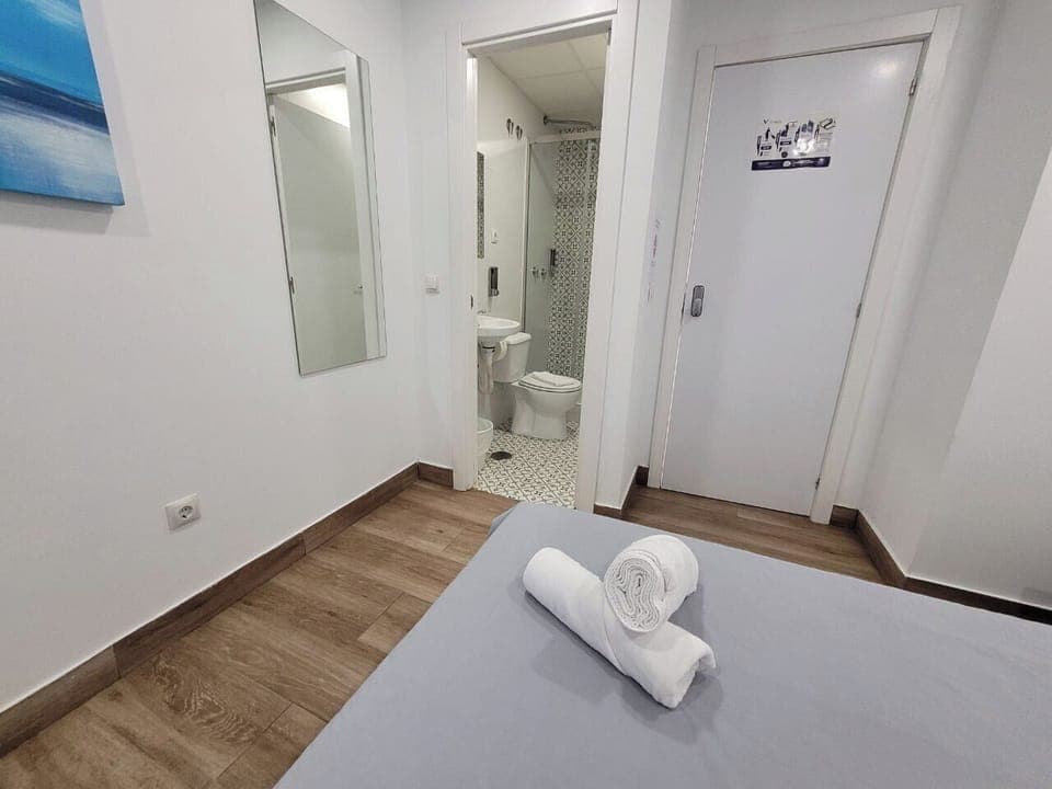 Junior Double Room, 1 Double Bed, Non Smoking, Private Bathroom | Down comforters, free WiFi