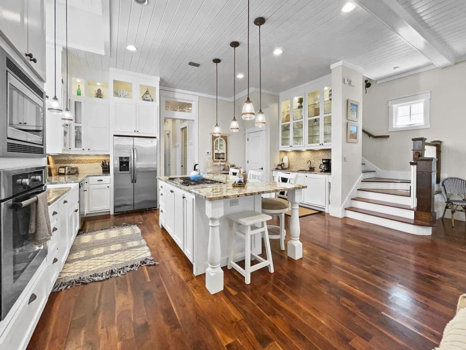 House, 5 Bedrooms | Private kitchen | Fridge, oven, coffee/tea maker, toaster