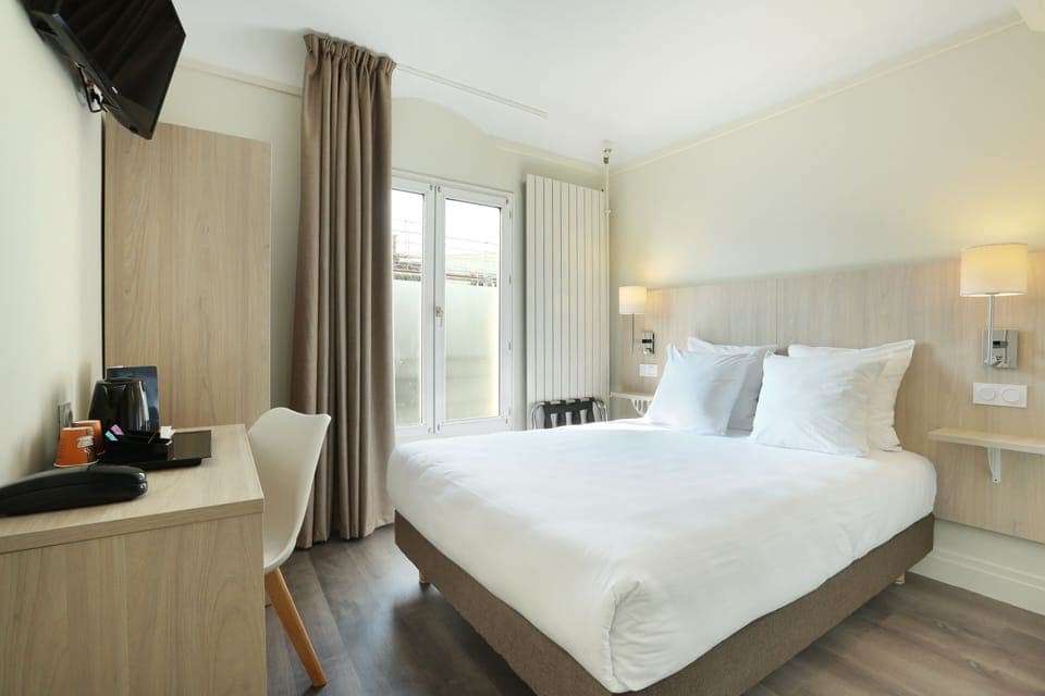 Double Room | In-room safe, desk, blackout drapes, soundproofing