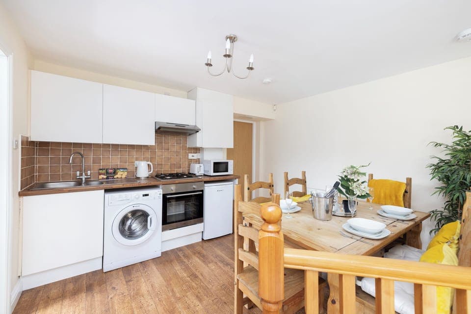 Cottage, 2 Bedrooms, Hot Tub | Private kitchen | Fridge, microwave, oven, stovetop